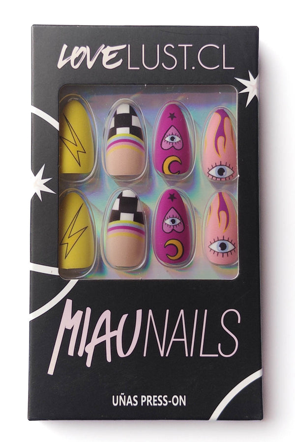 Uñas Press On Amuletos almendradas