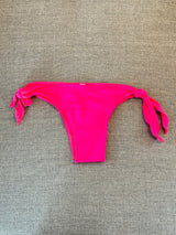 Calzón Bikini Fucsia con Amarras